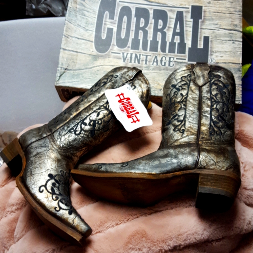NIB Corral TEEN vintage bronze black boots size 6